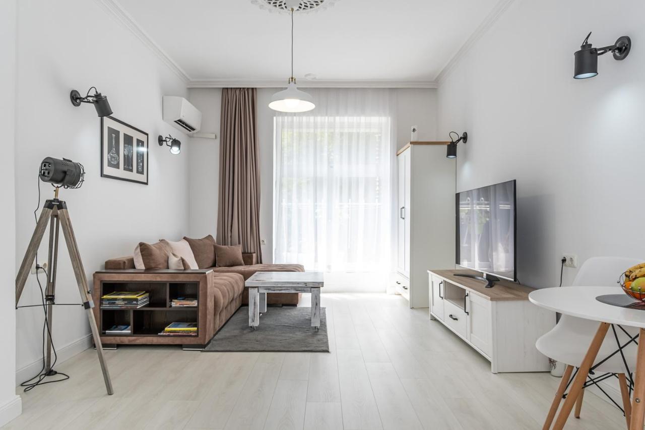 Jazz & Wine - Luxury Apartment By The Sea & Parking & Hbo & Netflix Варна Экстерьер фото